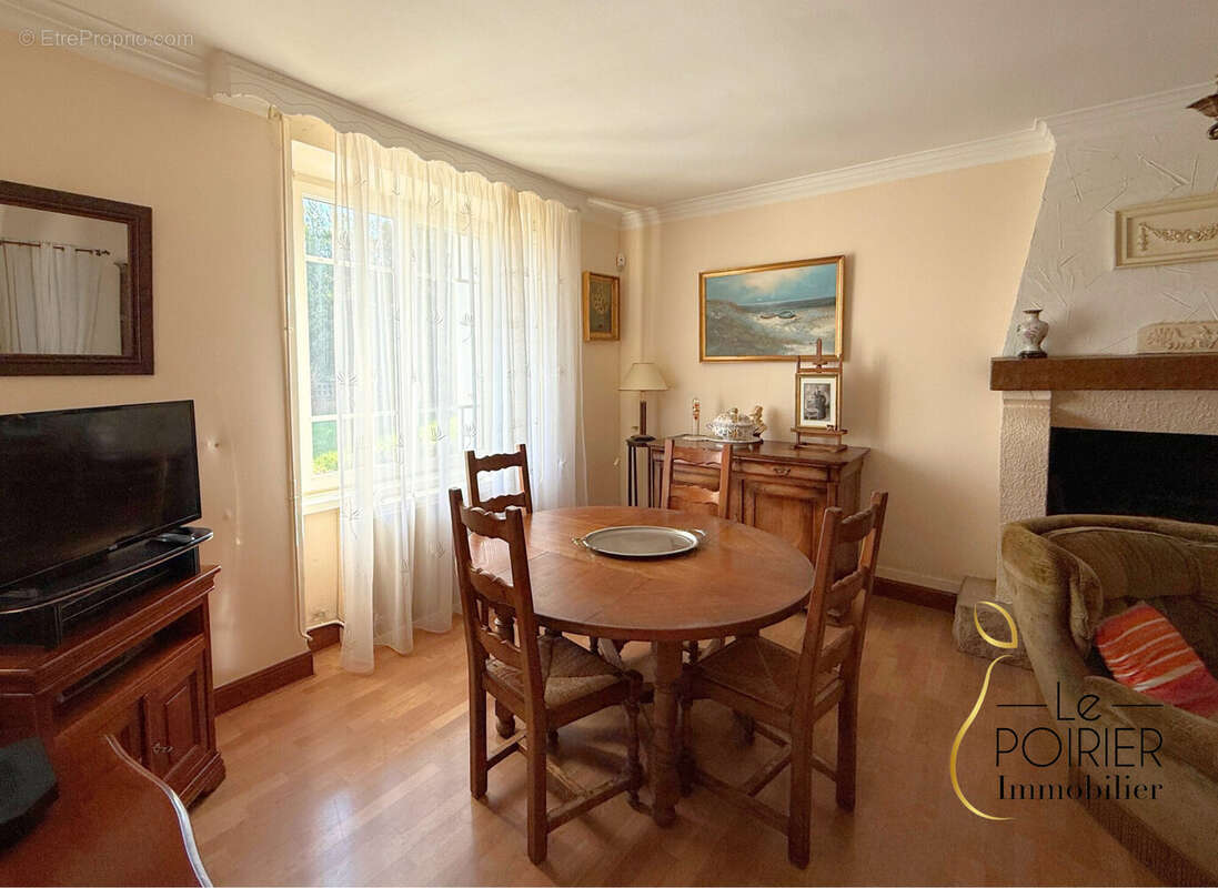 séjour salon maison - Maison à LANGUEUX