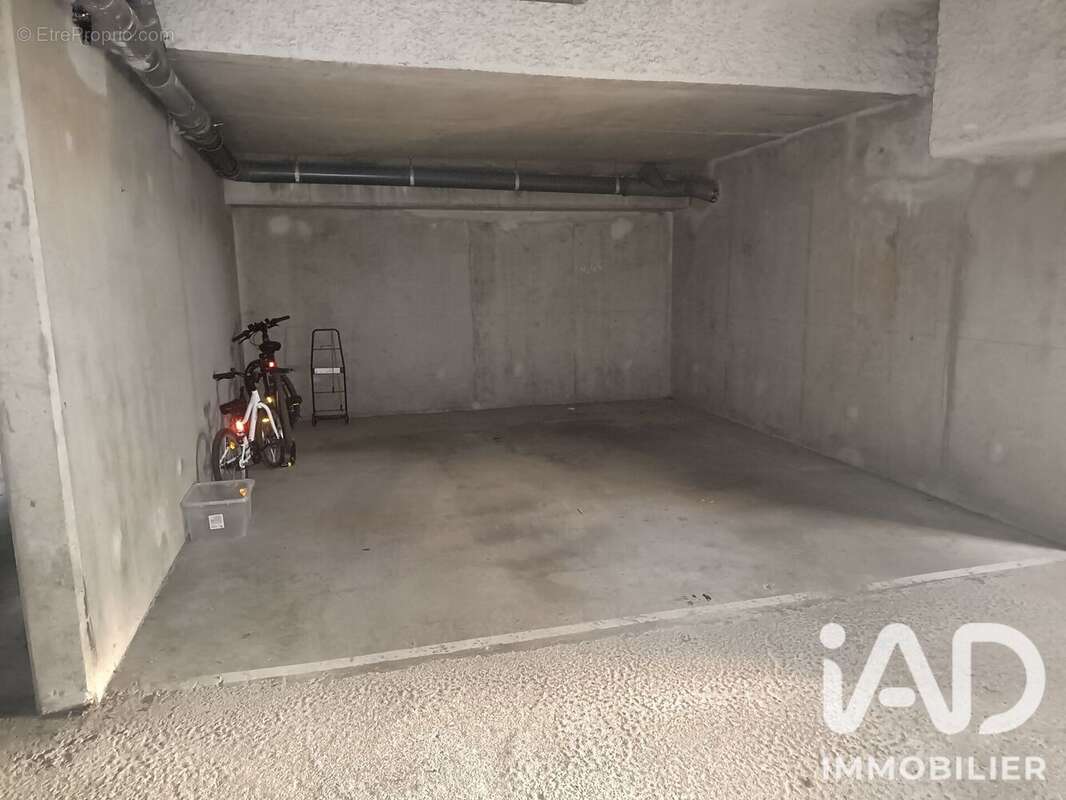 Parking 25 m² à Montigny-Le-Bretonneux  - photo 2