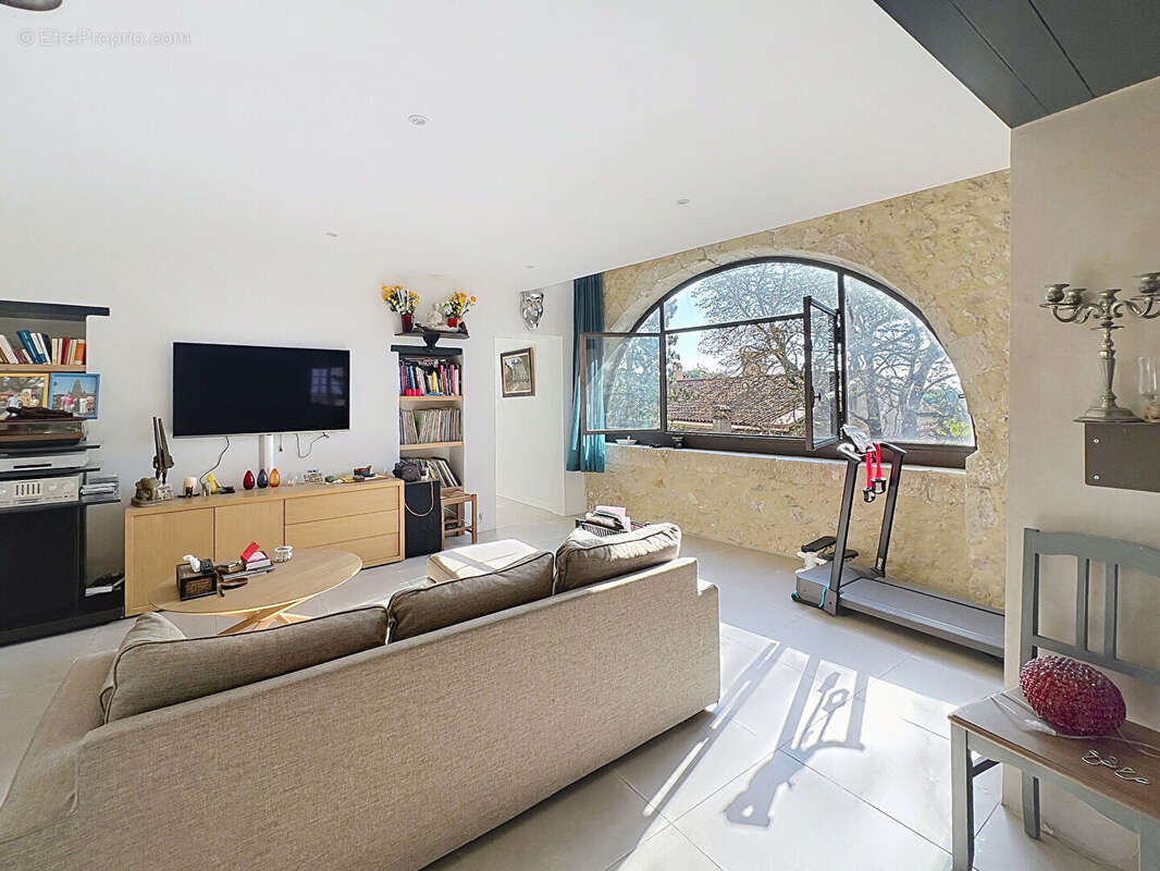 Maison à CABRIERES-D&#039;AIGUES