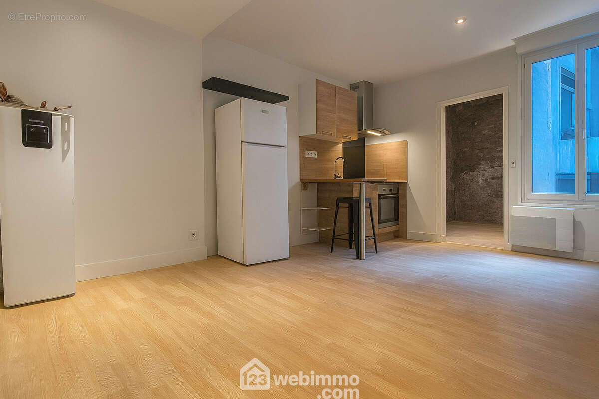 Il dispose d?un bel espace de vie, agréable ouvert sur ... - Appartement à REIMS