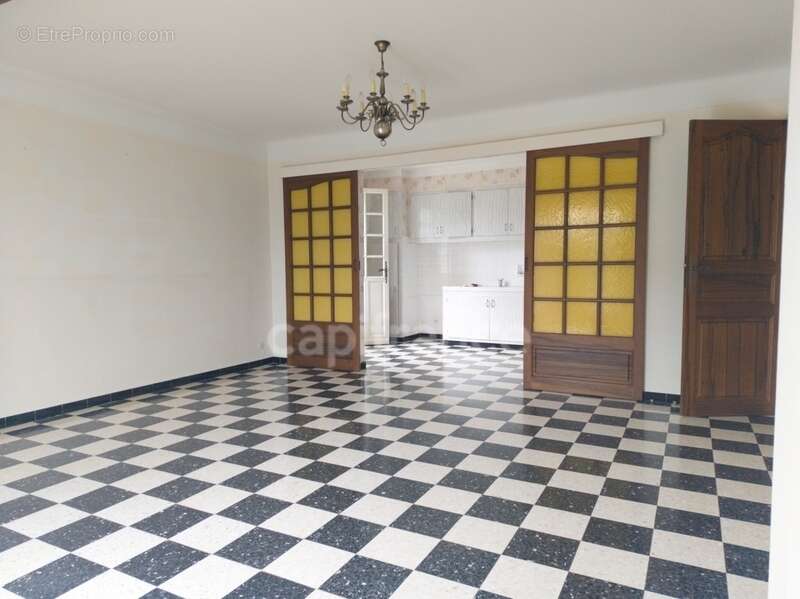 Maison à FONTVIEILLE