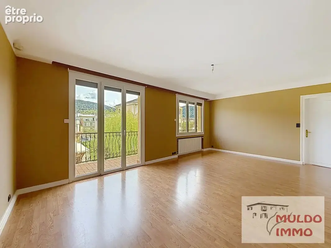 OYONNAX CENTRE – Maison 207 m² –  3 garages - photo 9