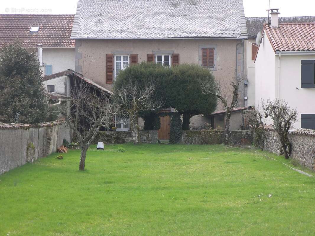 Maison à ARPAJON-SUR-CERE