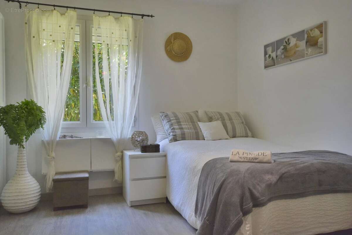 Maison 300 m² à Biot  - photo 35