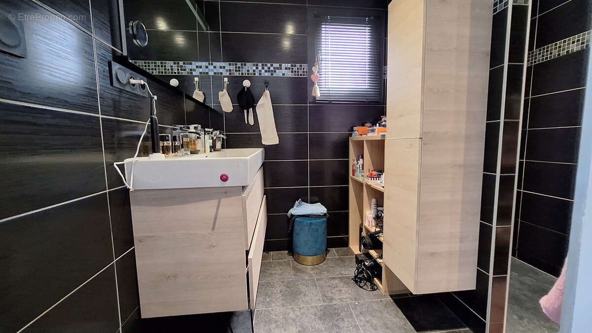 Maison à CHANAT-LA-MOUTEYRE