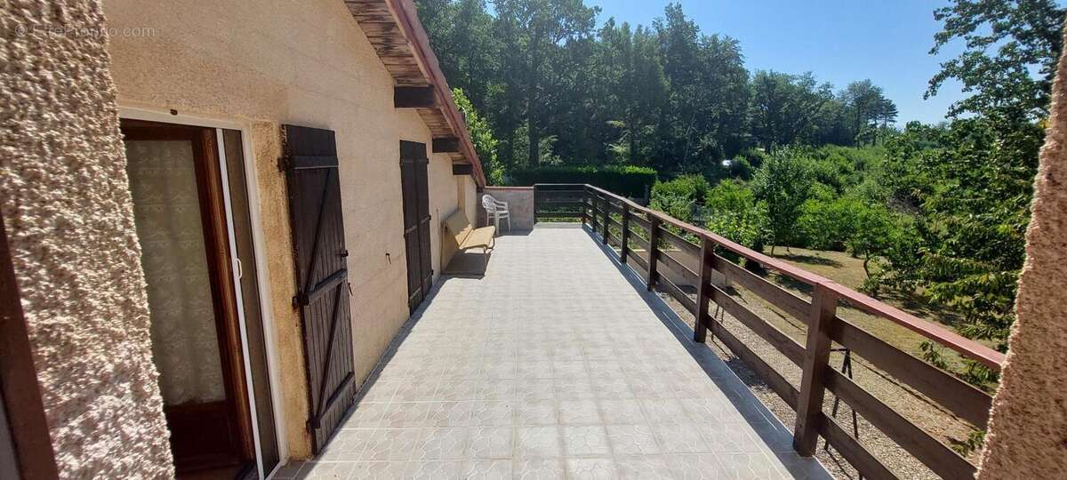 Maison 126 m² à Cour-Et-Buis  - photo 12