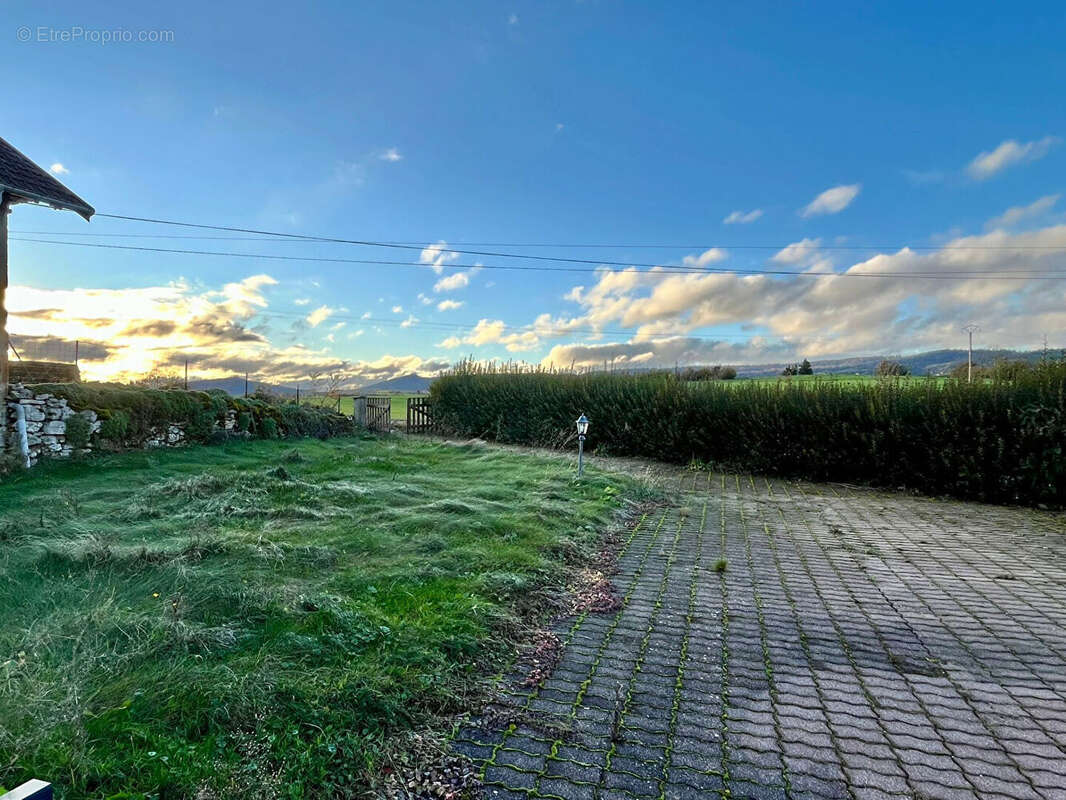 Maison à GUYANS-VENNES
