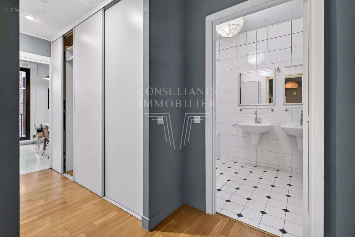 Appartement à PARIS-16E