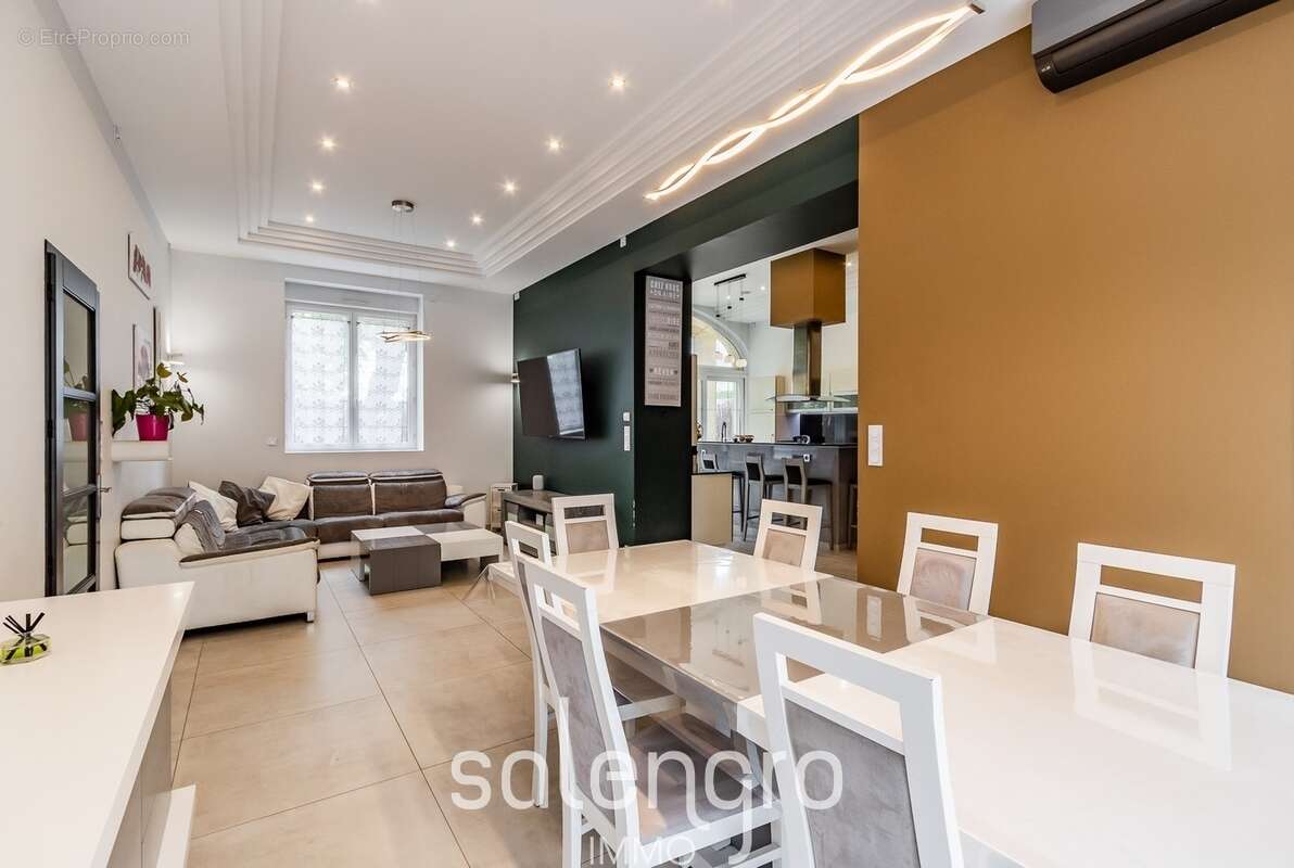Appartement 145 m² à Limas  - photo 10