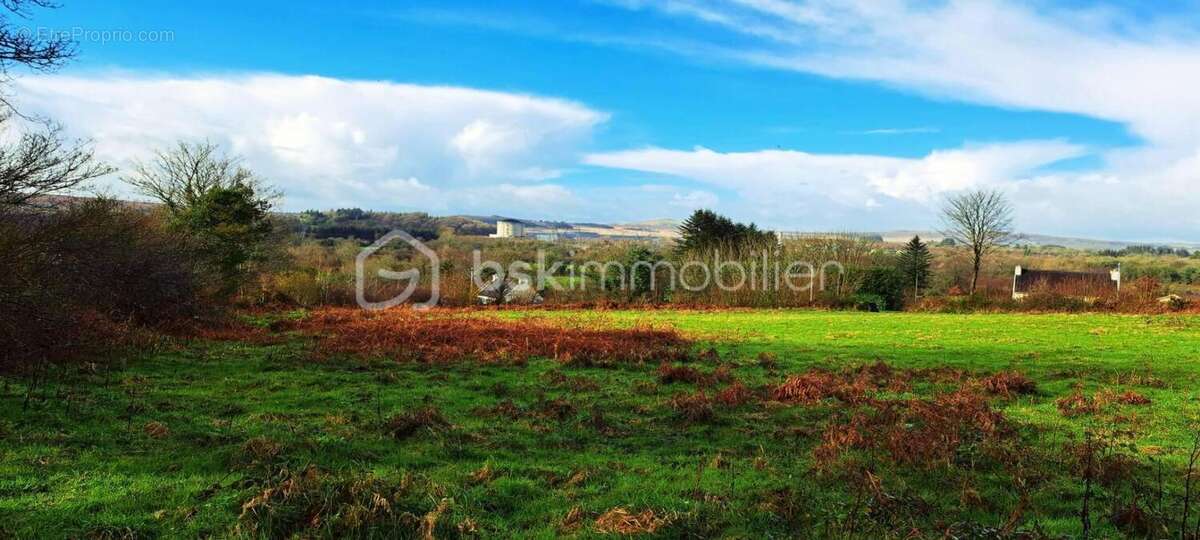 Terrain à BRENNILIS