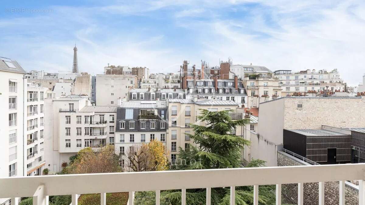 Appartement à PARIS-16E