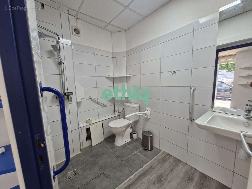 Commerce 40 m² à Le Gosier  - photo 8