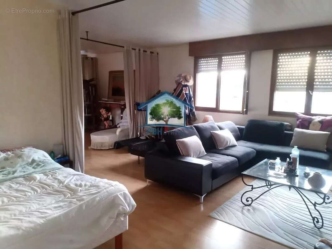 Commerce à SAINTE-SAVINE