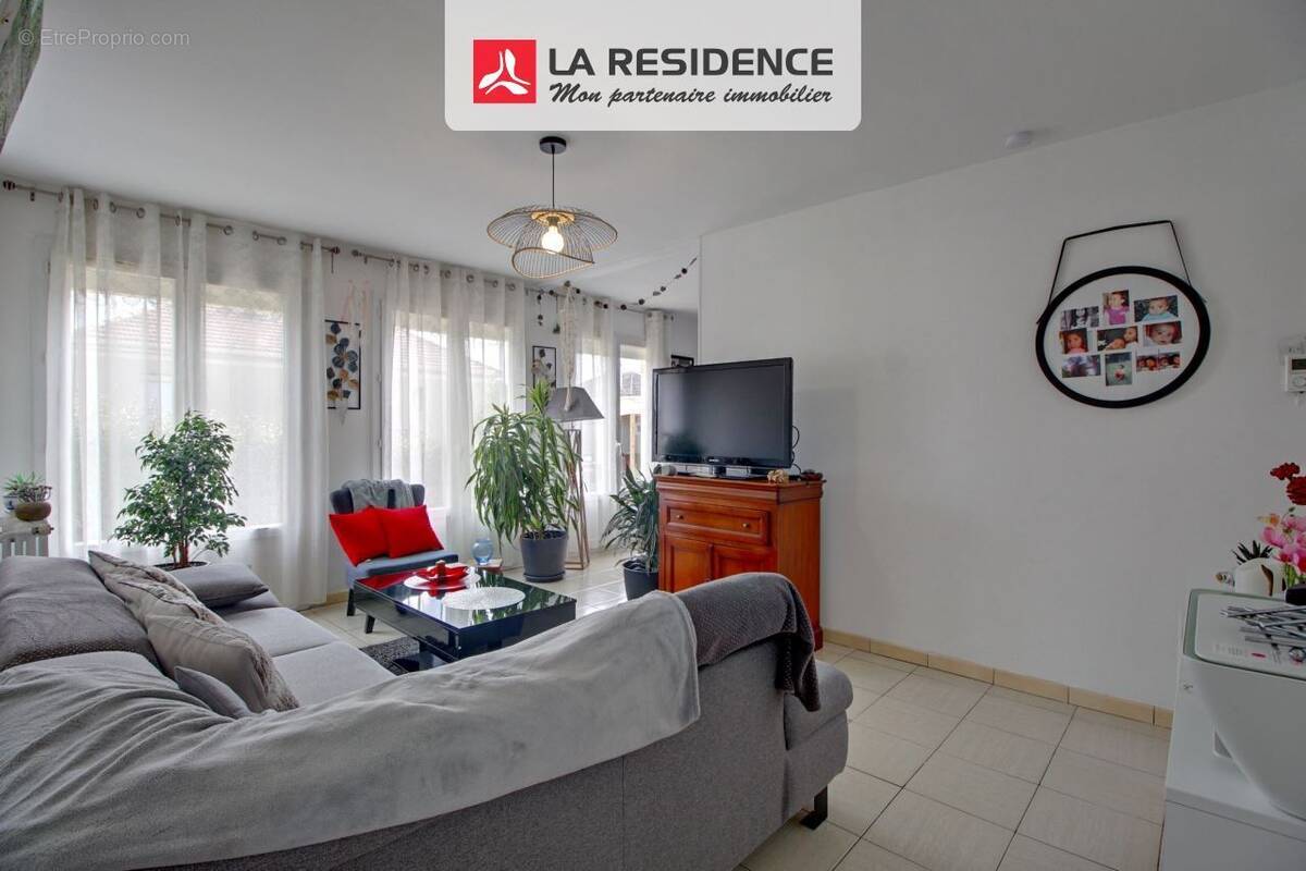 Maison à COURCELLES-SUR-SEINE