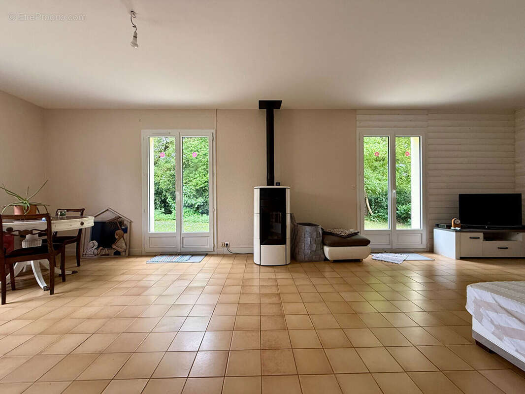Maison à SURGERES