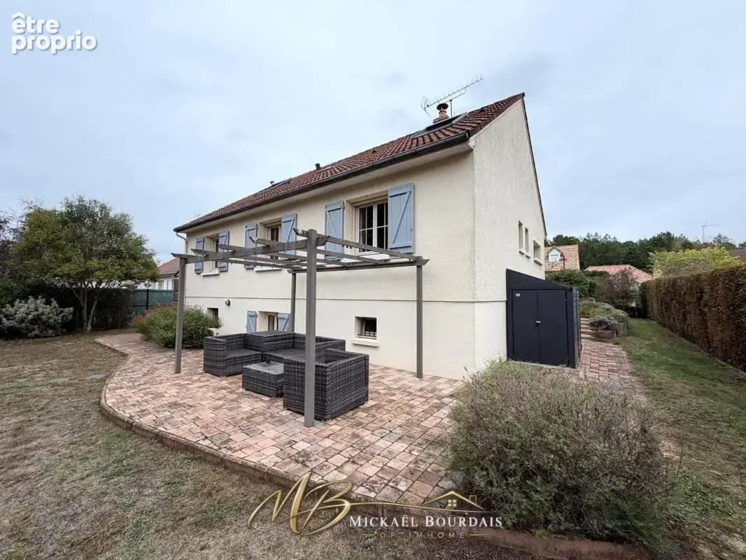 Maison familiale de 125 m² avec 5 chambres, grand sous-sol et deux terrasses – Brette-les-Pins - photo 2