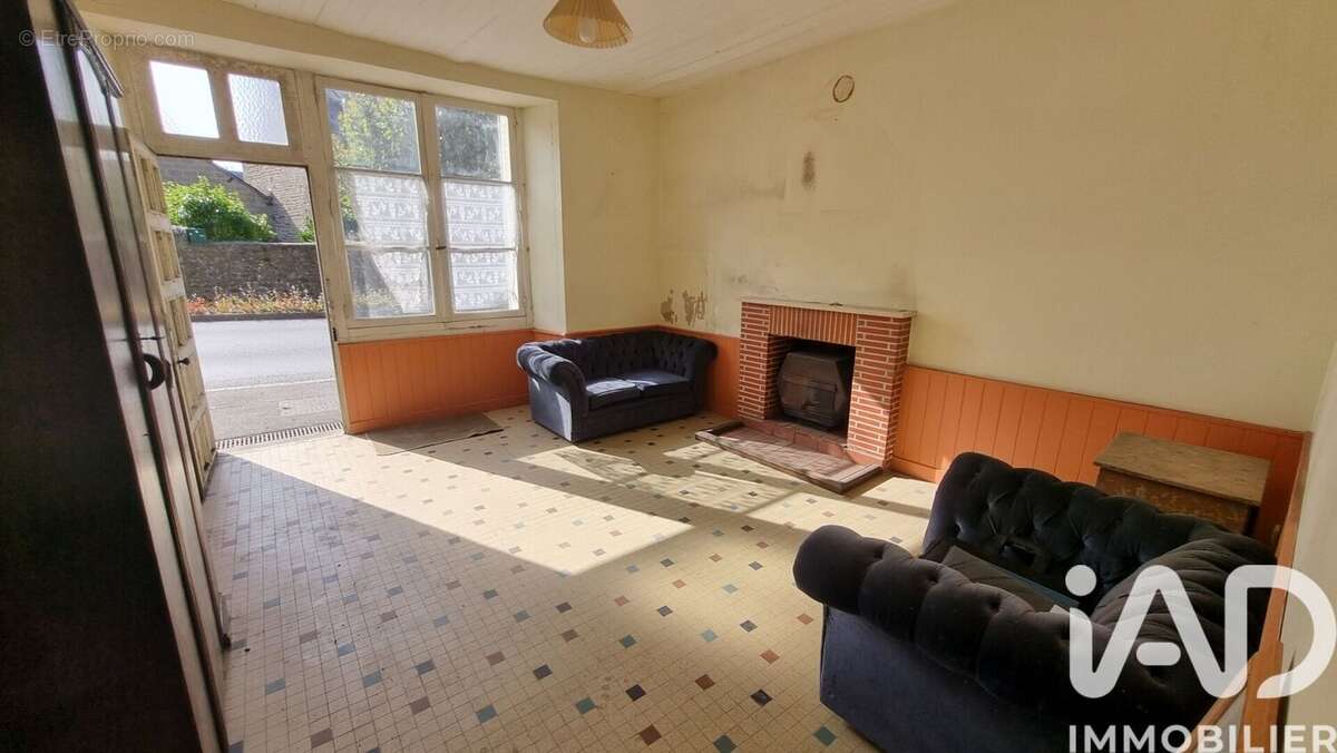 Photo 2 - Maison à SAINT-BERTHEVIN-LA-TANNIERE