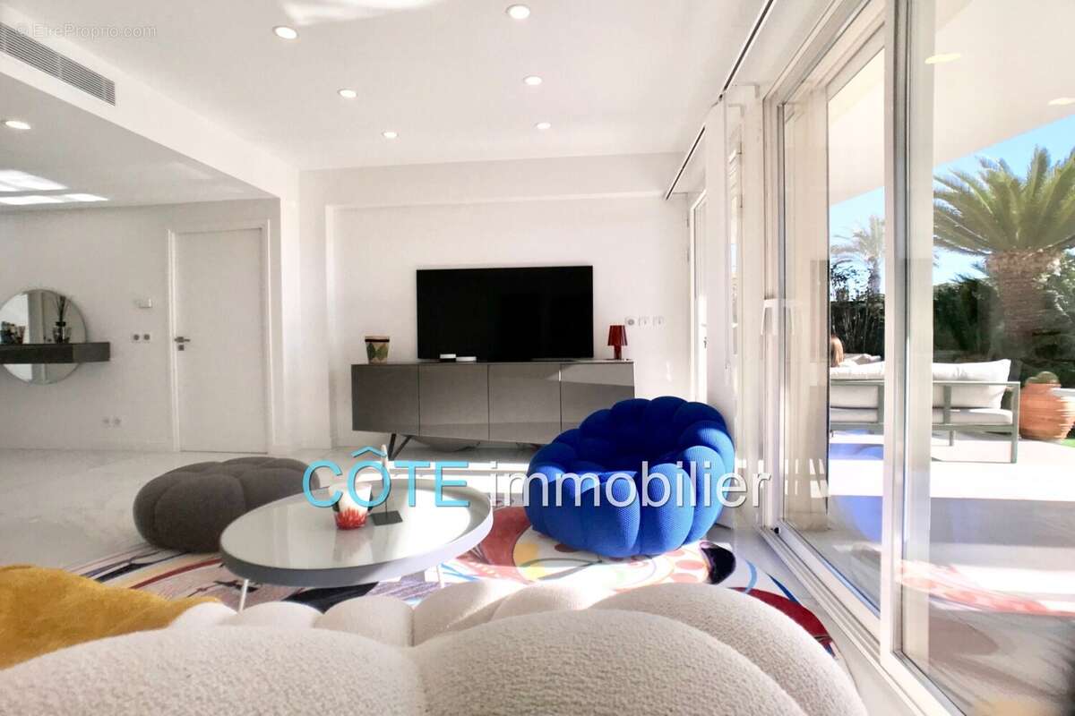 Appartement à VALLAURIS