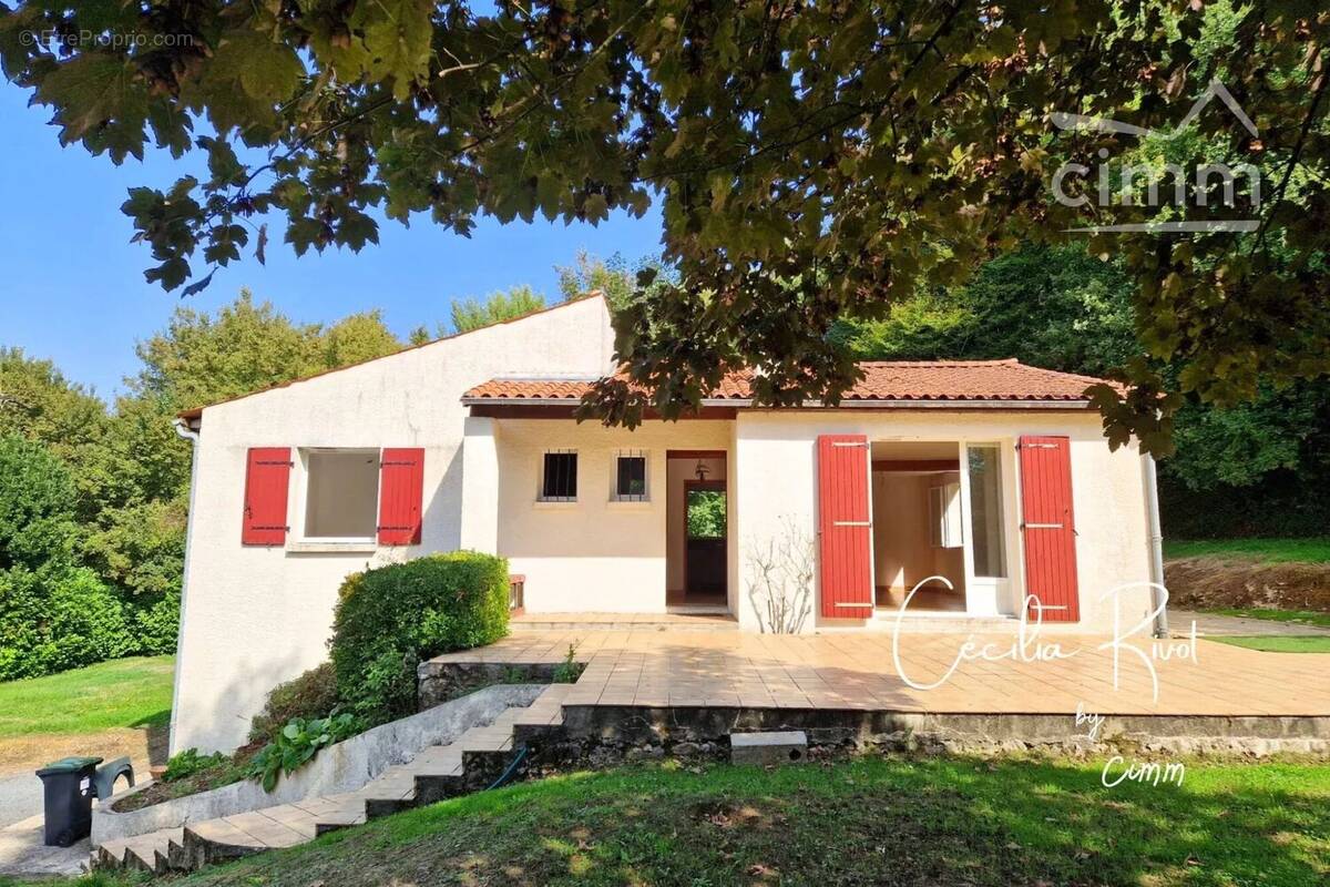Maison à BUSSAC-SUR-CHARENTE