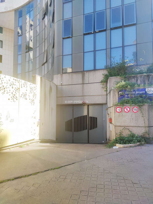 Parking à PARIS-15E