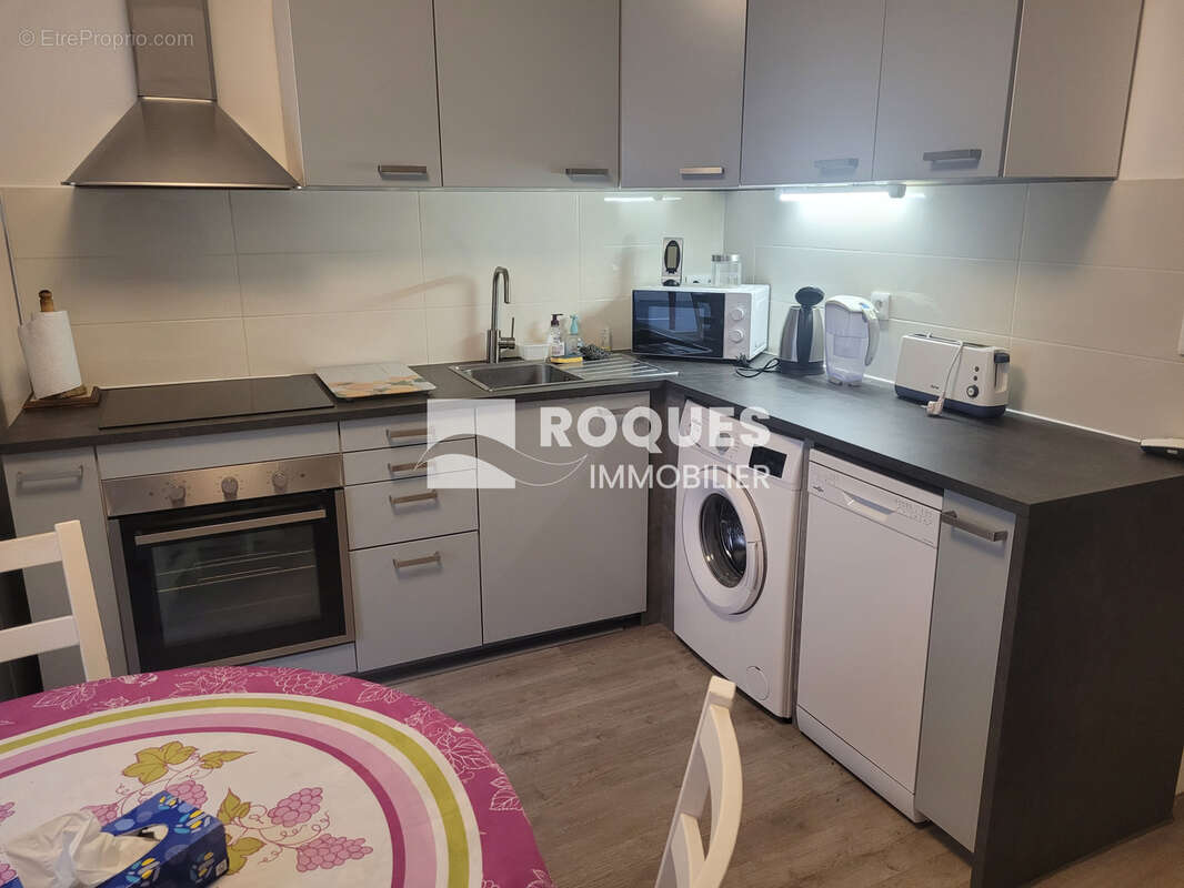 Au POUJOL SUR ORB , maison de village environ 150 m2 habitable divisé en 2 appartements, grand garage, et une - photo 12