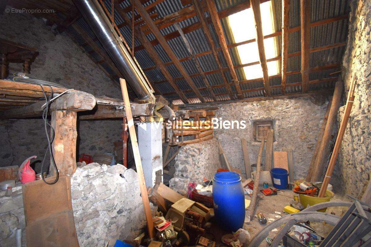 Maison de village à rénover 377 m² à Val-des-Prés avec jardin - photo 11