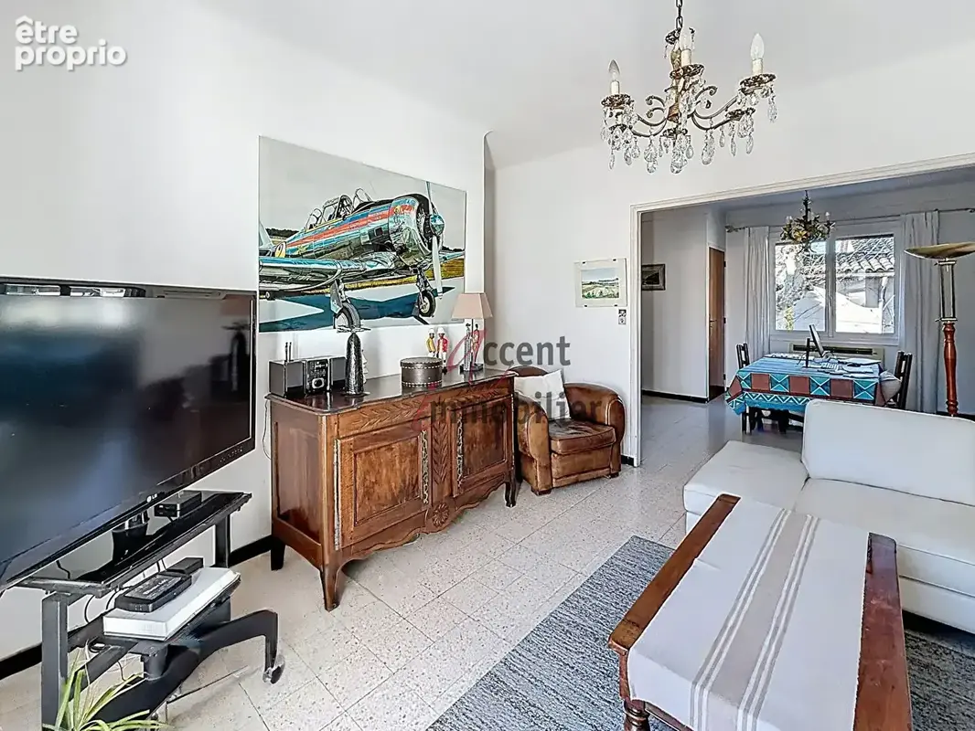 Maison de ville de 110m² avec double garage et cour. - photo 3