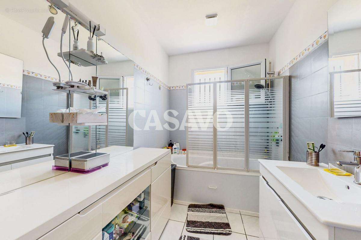 Maison à LA BALME-LES-GROTTES