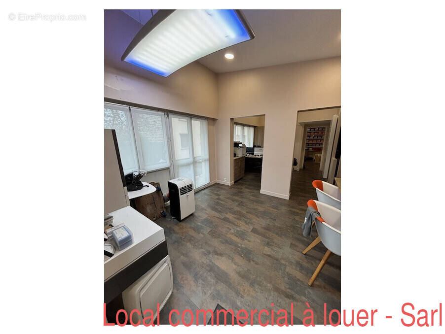 Commerce à LE CHESNAY