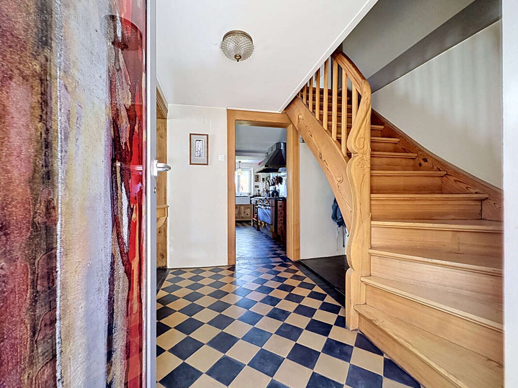 Maison 166 m² - terrain constructible 14 ares - dépendances - photo 6