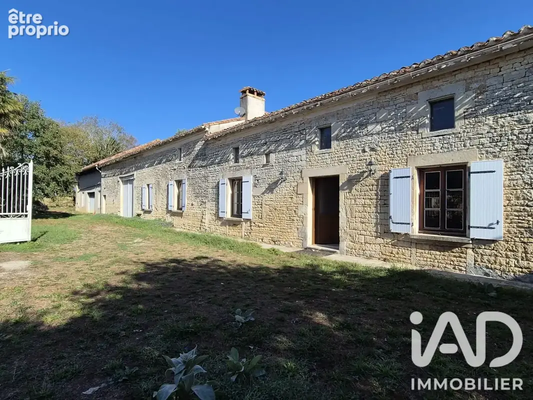 Photo 1 - Maison à SALLES-DE-VILLEFAGNAN
