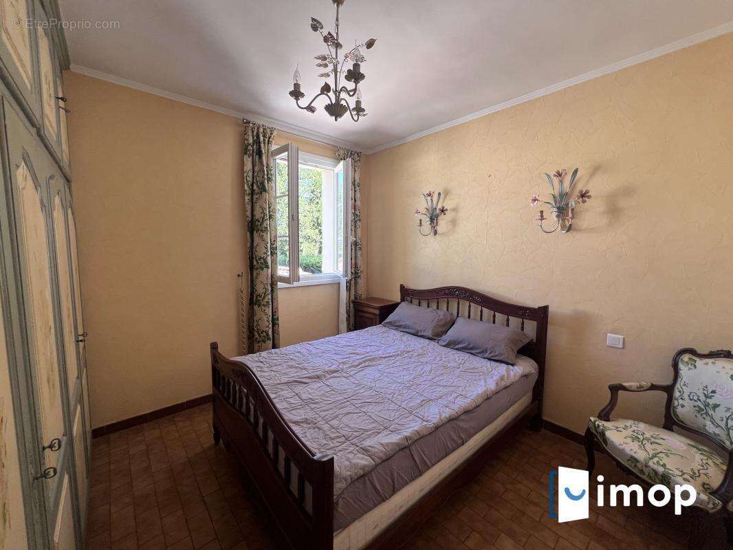 Belle maison des années 80 sur grand terrain de plus de 1000 m² avec piscine - photo 10