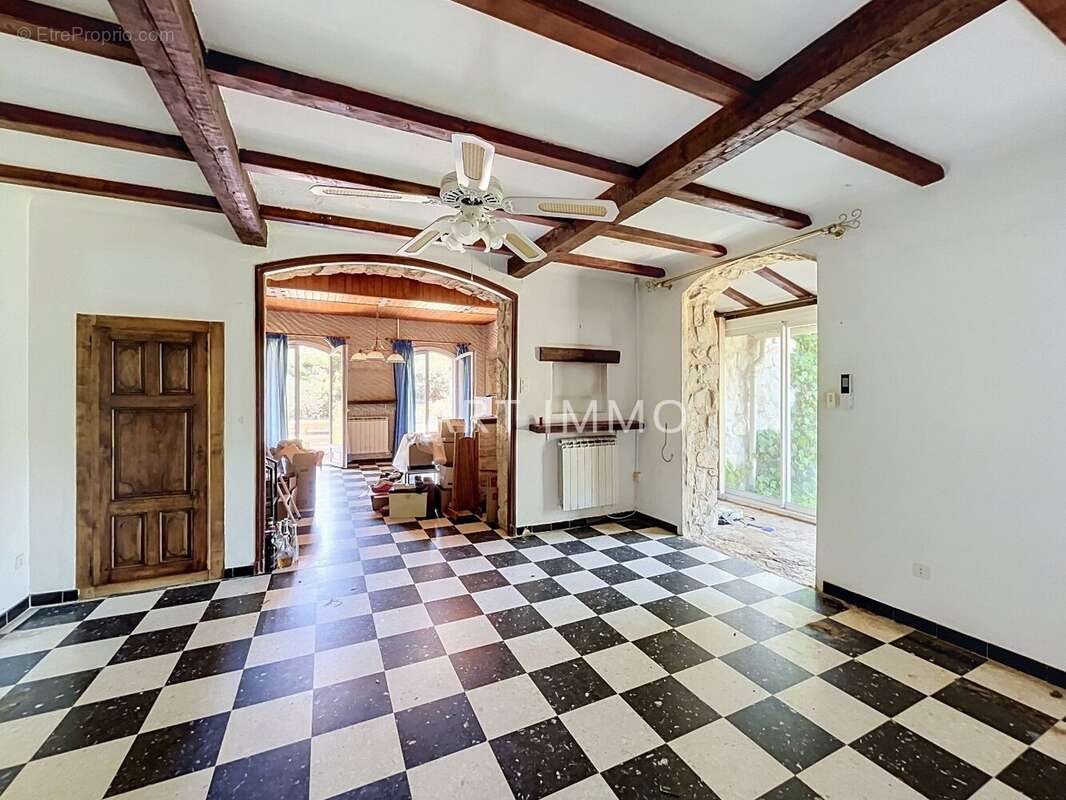 Maison de plain pied a rafraichir en zone uc - photo 9