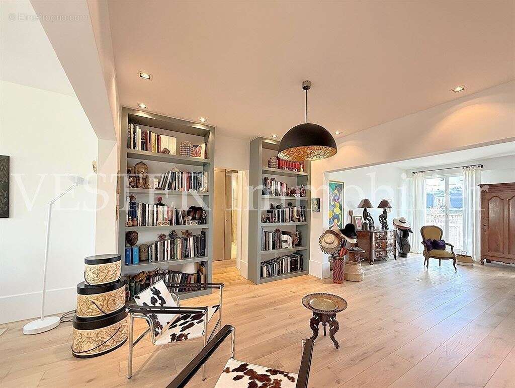 Appartement à PARIS-7E