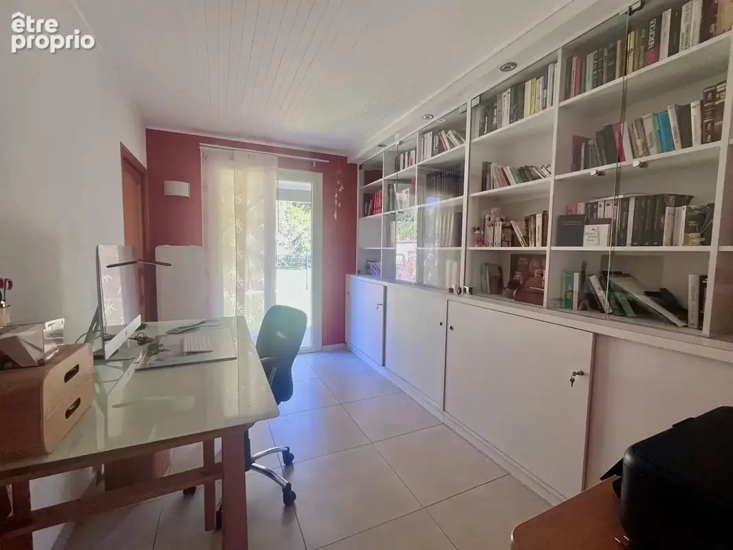Maison 6 pièces avec piscine et parc paysager - photo 9