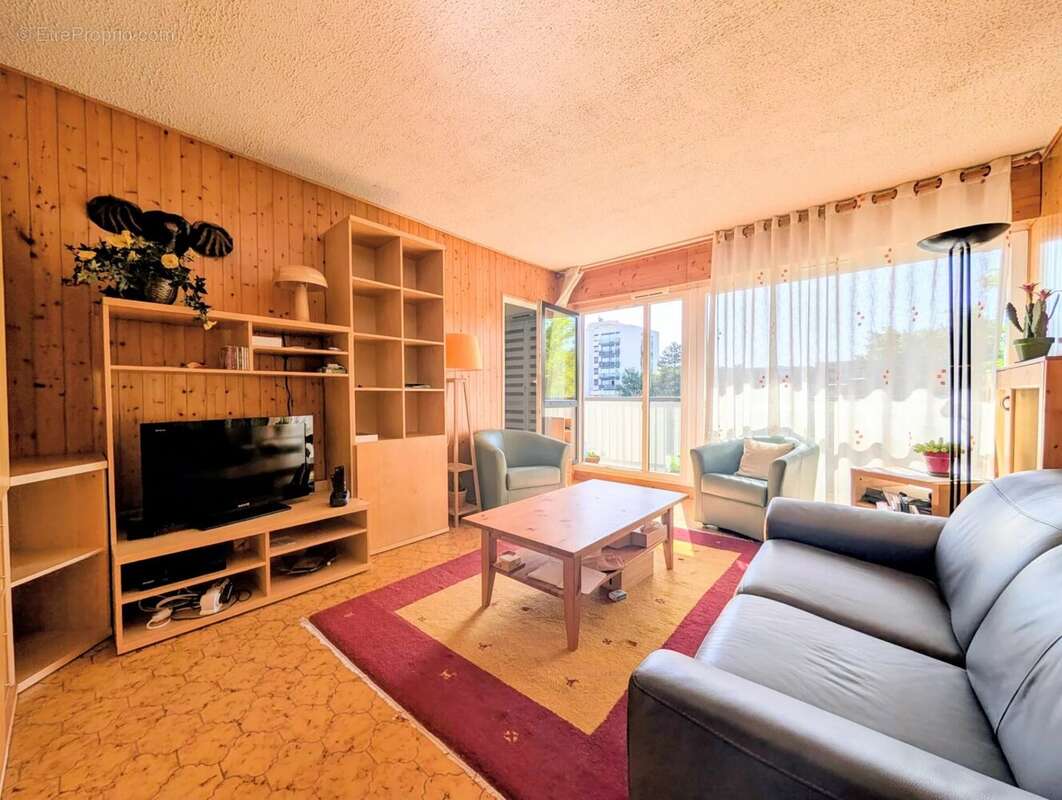 Appartement à LES CLAYES-SOUS-BOIS
