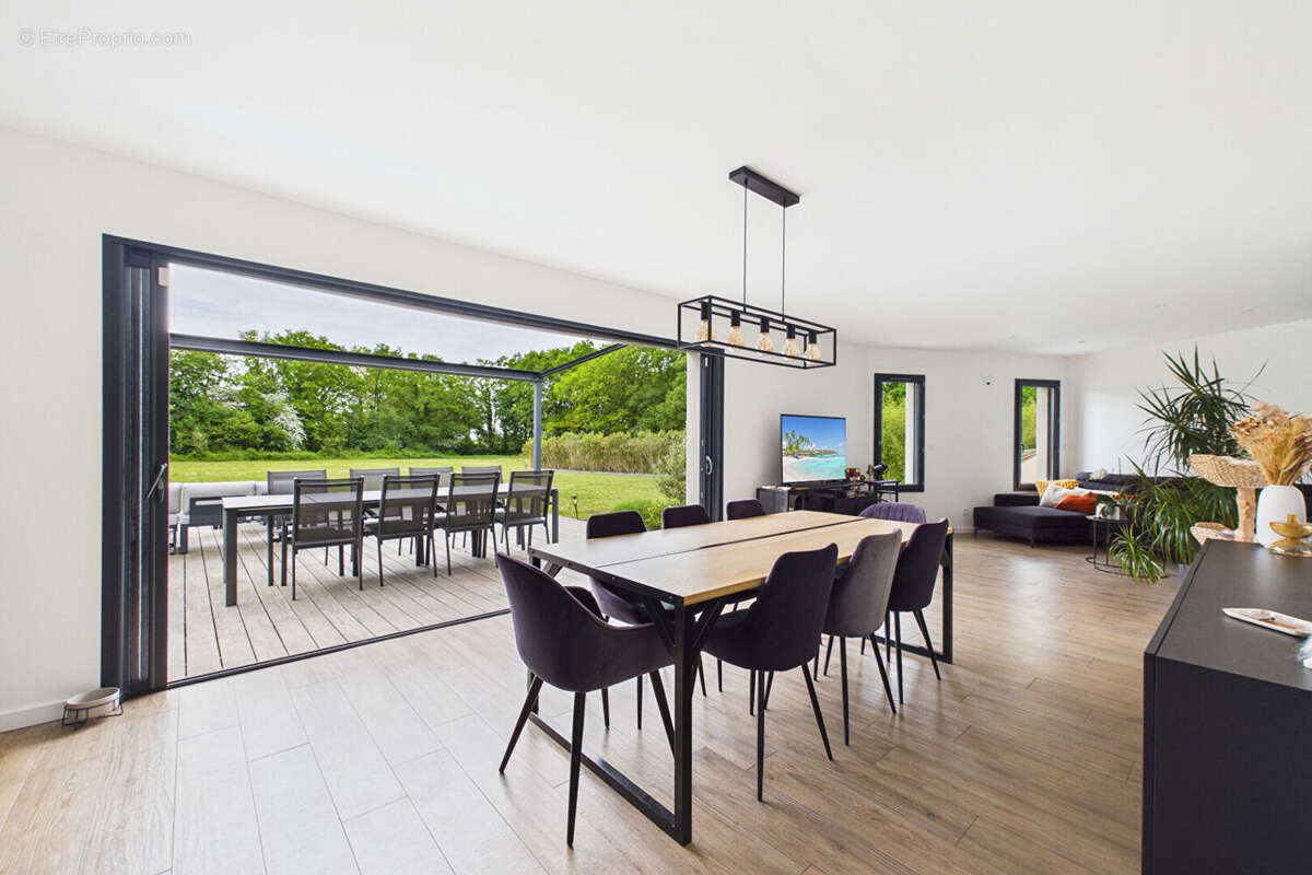 Maison Contemporaine de 2018 - 126 m² - 1325 m² de terrain - Bourg Sous la Roche - photo 2