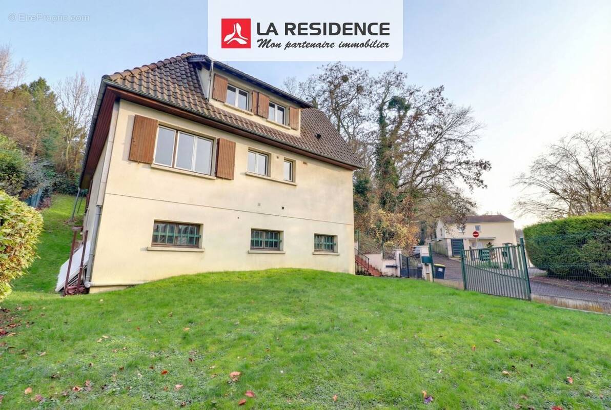 Maison à MAURECOURT