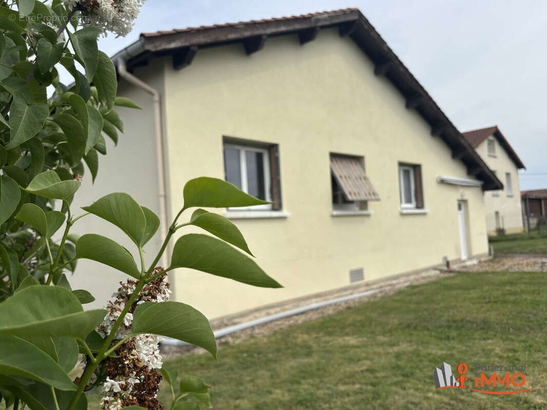 Maison 83 m² à Saint-Romain-Le-Puy  - photo 4
