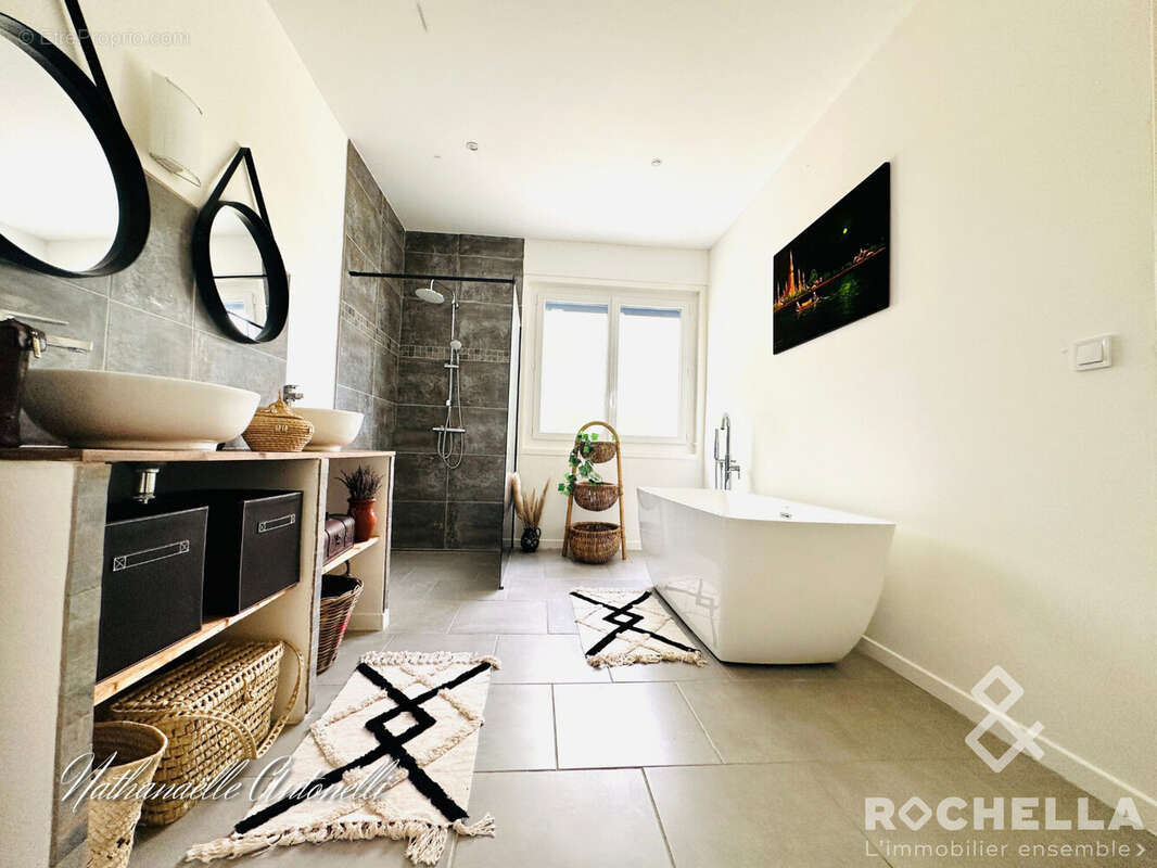 Maison à SAINT-JEAN-D'ANGELY