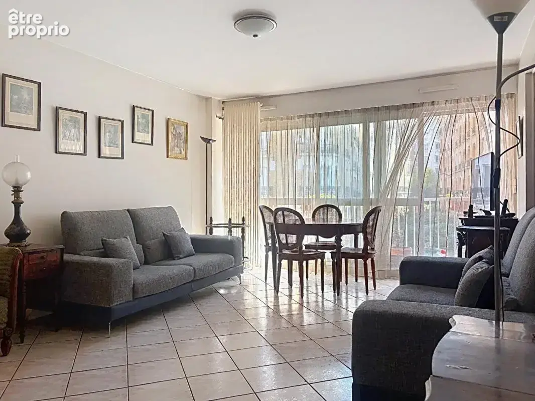 Appartement à PARIS-20E