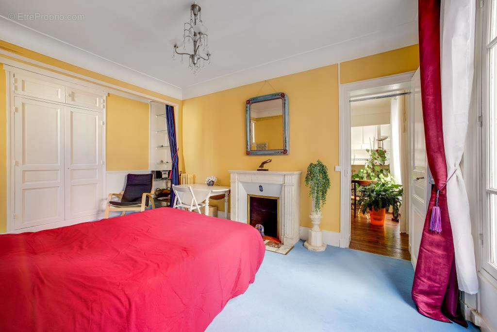 Appartement à PARIS-14E