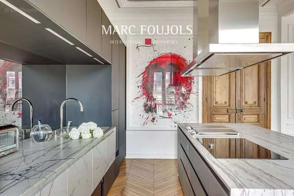 Appartement à PARIS-16E