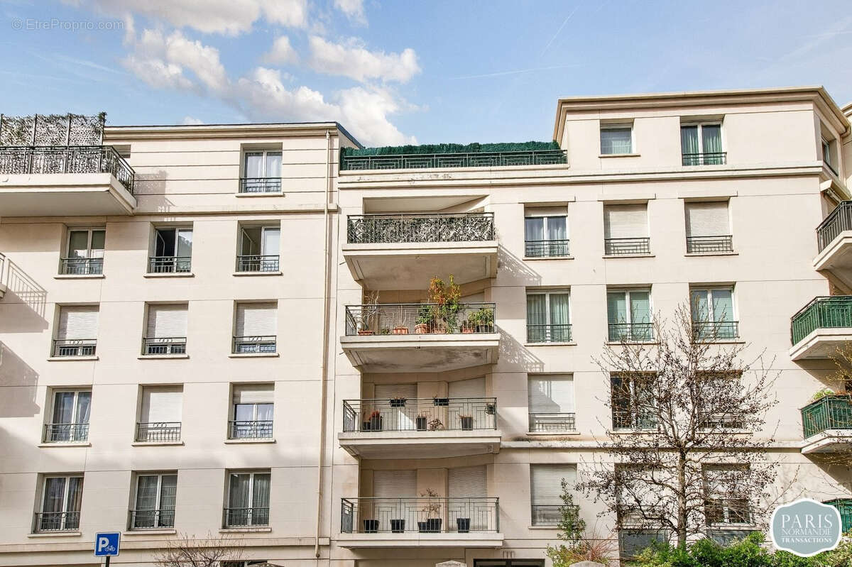 Appartement à LA GARENNE-COLOMBES