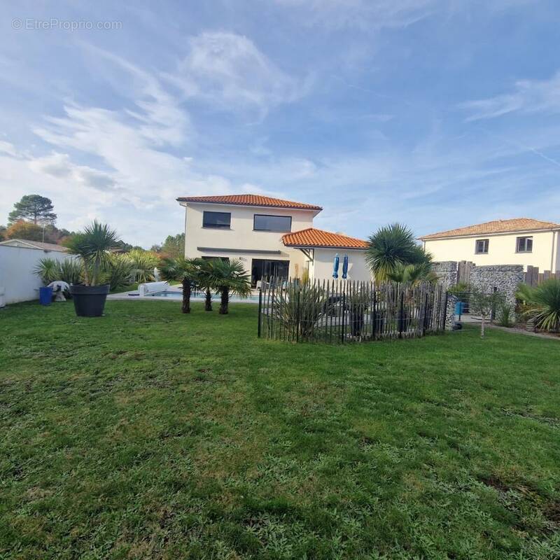 Maison à PARENTIS-EN-BORN