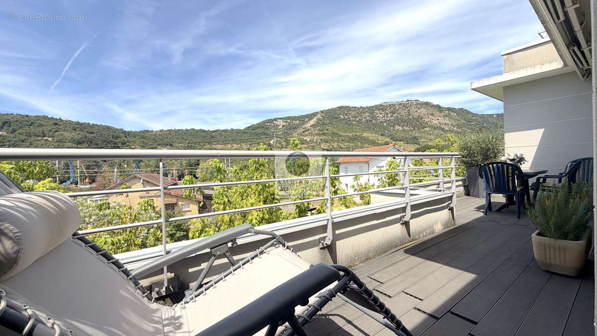 Appartement en dernier étage avec vue dégagée sur les montagnes - photo 2