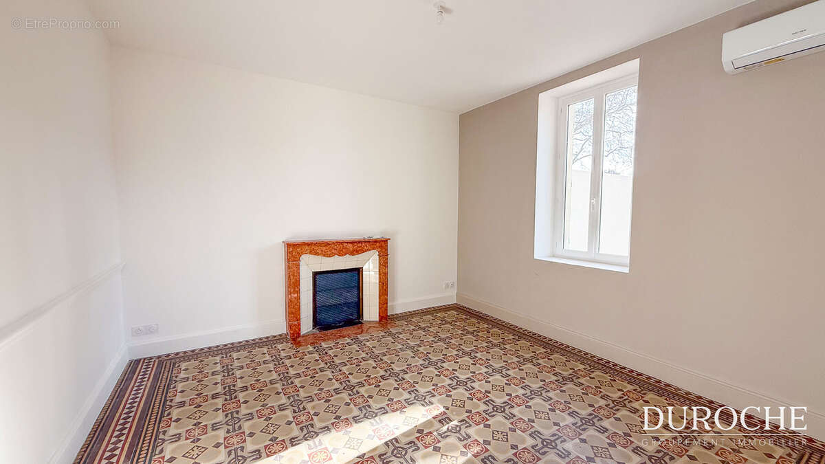 Maison à CAMARET-SUR-AIGUES