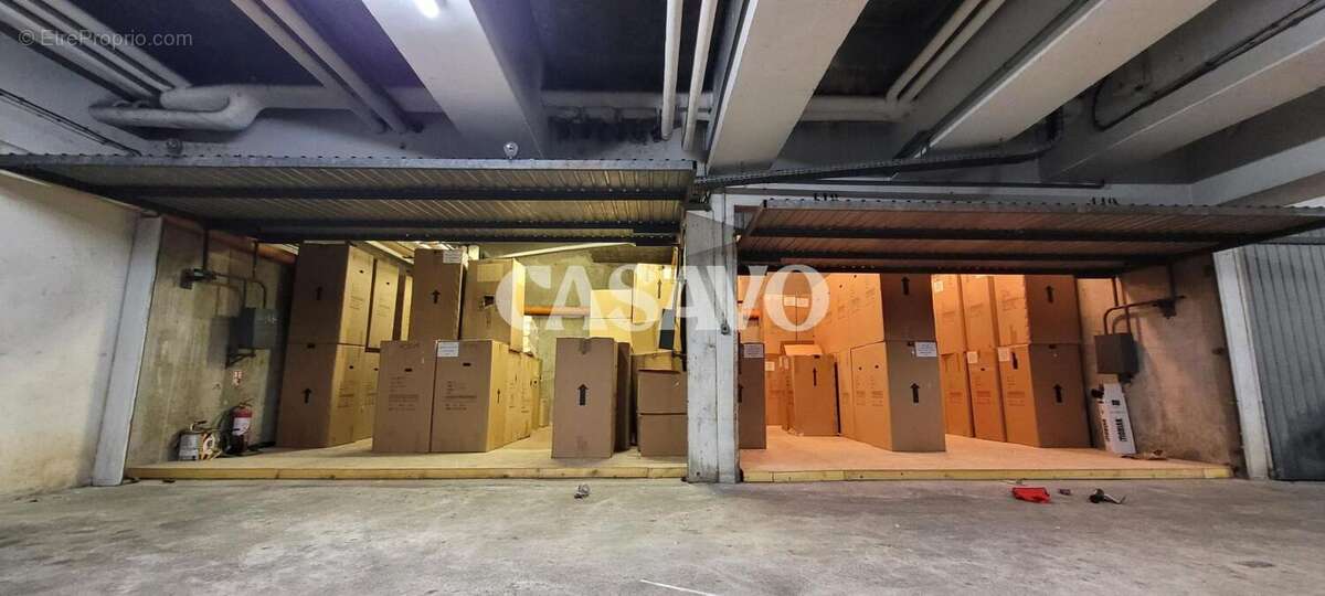 Parking à PARIS-18E