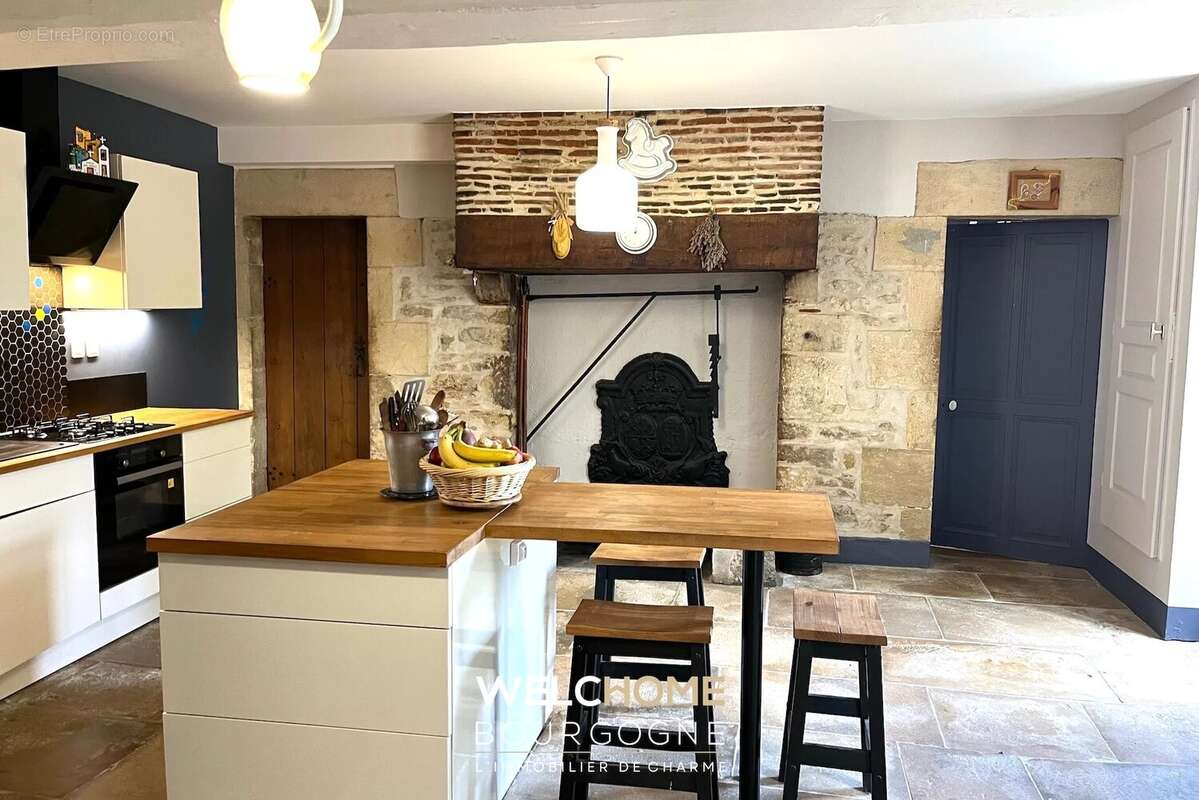 Maison à MARS-SUR-ALLIER