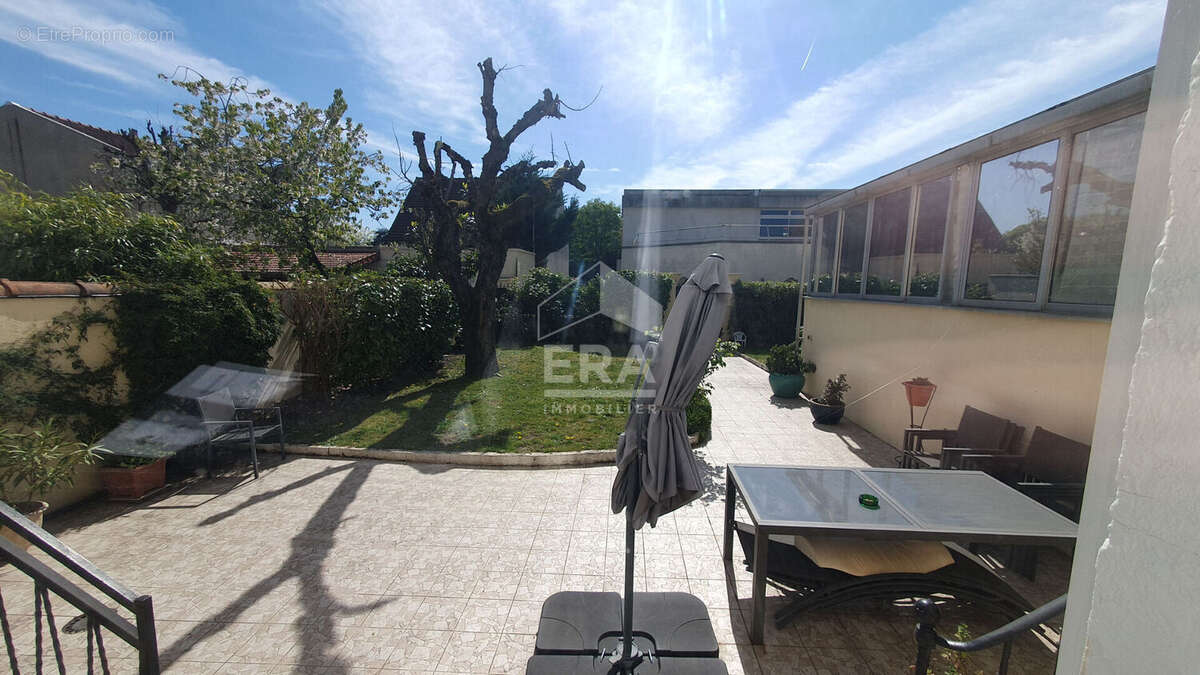 Maison à SAINT-MAUR-DES-FOSSES